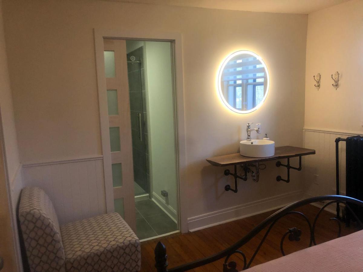 Bed and Breakfast Auberge La Maison Bellemare Saint-Jean-des Piles Exterior foto